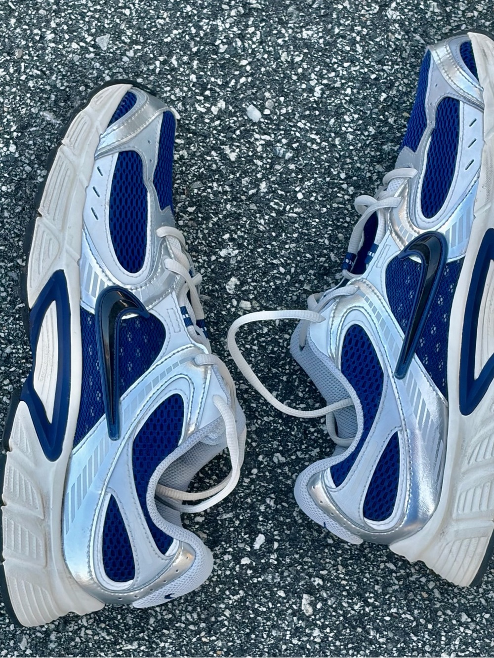 Nike Unisex V5 RNR throwback Navy and Silver Mesh Running Sneakers